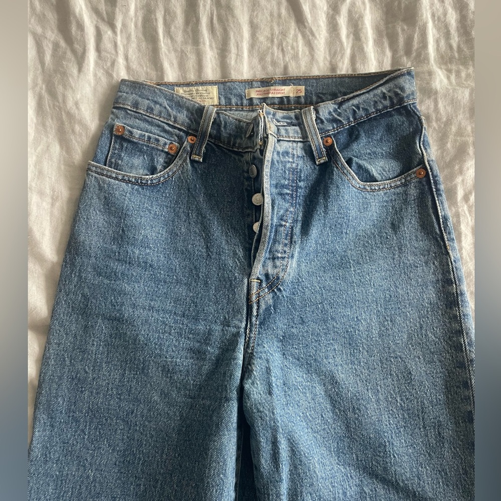 Levi’s ribcage medium wash jeans W25 L27